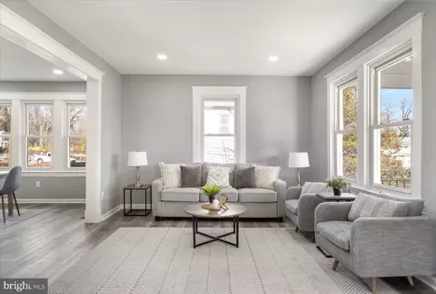 Living - 6226 Everall Ave, Baltimore, MD 21206 photo 2 of 3