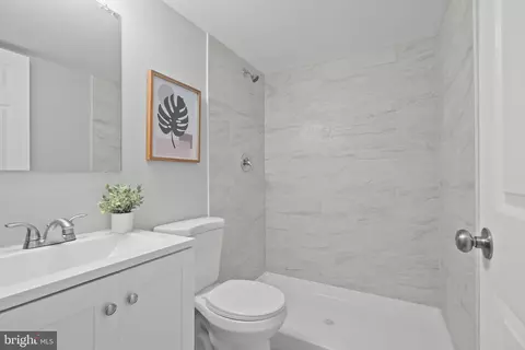 Bath - 5301 Ready Ave, Baltimore, MD 21212 photo 2 of 2