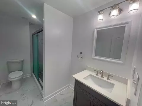 Bath - 504 Cedarcroft Rd, Baltimore, MD 21212 photo 5 of 6