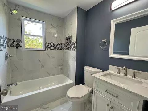 Bath - 504 Cedarcroft Rd, Baltimore, MD 21212 photo 2 of 6