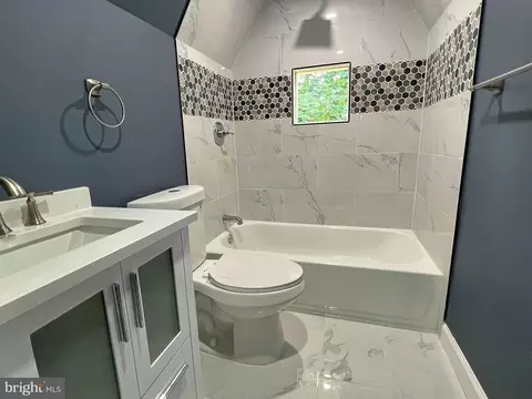 Bath - 504 Cedarcroft Rd, Baltimore, MD 21212 photo 6 of 6