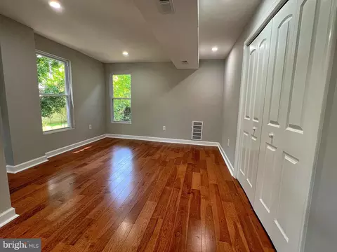 Living - 504 Cedarcroft Rd, Baltimore, MD 21212 photo 2 of 4