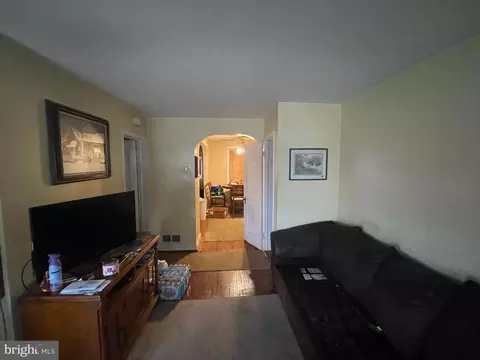 Entry Way - 2007 Harman Ave, Baltimore, MD 21230 photo 1 of 8