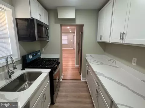 Entry Way - 607 Annabel Ave, Baltimore, MD 21225 photo 2 of 4