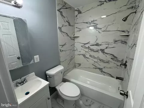 Bath - 607 Annabel Ave, Baltimore, MD 21225 photo 1 of 1