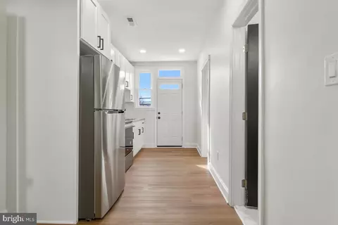 Entry Way - 4301 Shamrock Ave, Baltimore, MD 21206 photo 2 of 14
