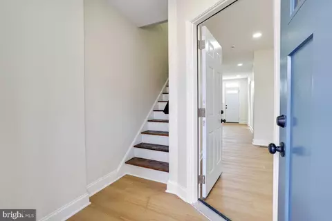 Entry Way - 4301 Shamrock Ave, Baltimore, MD 21206 photo 1 of 14