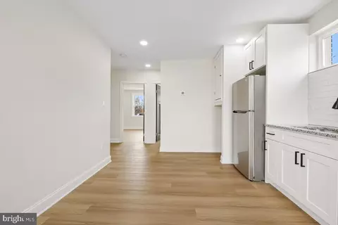 Entry Way - 4301 Shamrock Ave, Baltimore, MD 21206 photo 11 of 14