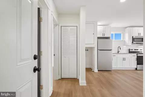 Entry Way - 4301 Shamrock Ave, Baltimore, MD 21206 photo 8 of 14