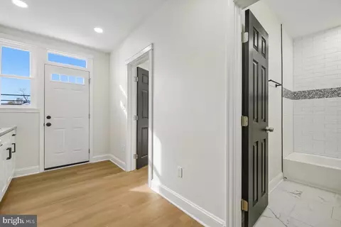 Entry Way - 4301 Shamrock Ave, Baltimore, MD 21206 photo 6 of 14
