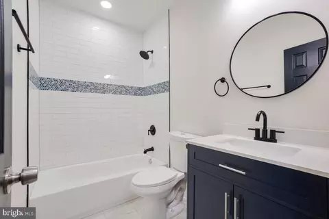 Bath - 4301 Shamrock Ave, Baltimore, MD 21206 photo 1 of 5
