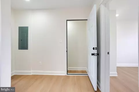 Entry Way - 4301 Shamrock Ave, Baltimore, MD 21206 photo 7 of 14
