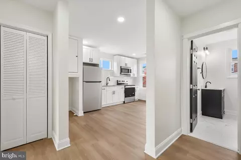 Entry Way - 4301 Shamrock Ave, Baltimore, MD 21206 photo 9 of 14