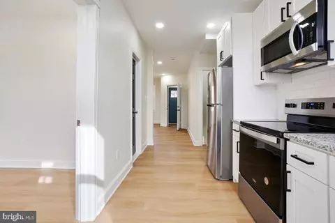 Entry Way - 4301 Shamrock Ave, Baltimore, MD 21206 photo 4 of 14
