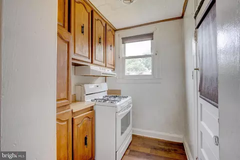 Entry Way - 4010 Woodhaven Ave, Baltimore, MD 21216 photo 2 of 3