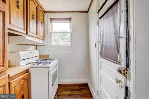 Entry Way - 4010 Woodhaven Ave, Baltimore, MD 21216 photo 3 of 3