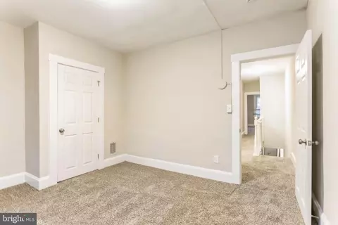 Entry Way - 817 Belgian Ave, Baltimore, MD 21218 photo 4 of 6