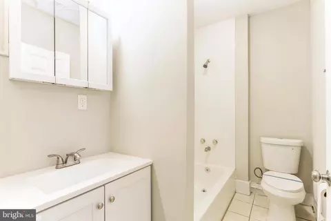 Entry Way - 817 Belgian Ave, Baltimore, MD 21218 photo 5 of 6
