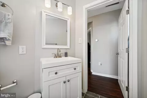 Entry Way - 3410 Hamilton Ave, Baltimore, MD 21214 photo 7 of 7
