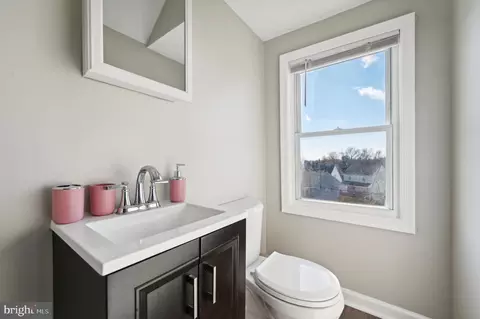 Bath - 3410 Hamilton Ave, Baltimore, MD 21214 photo 3 of 3
