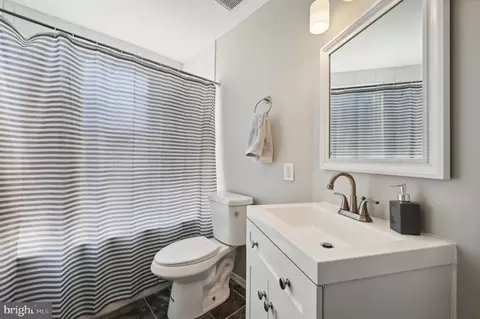 Bath - 3410 Hamilton Ave, Baltimore, MD 21214 photo 2 of 3