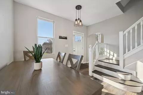 Entry Way - 3410 Hamilton Ave, Baltimore, MD 21214 photo 3 of 7