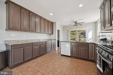 Kitchen - 3410 Hamilton Ave, Baltimore, MD 21214 photo 2 of 2