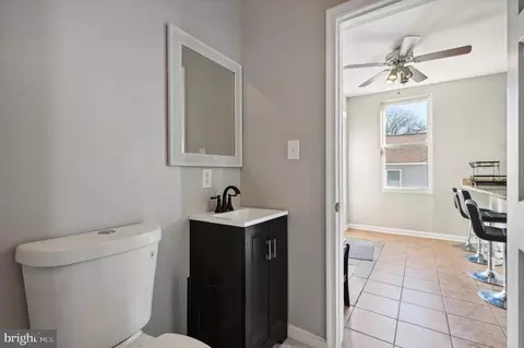 Entry Way - 3410 Hamilton Ave, Baltimore, MD 21214 photo 6 of 7