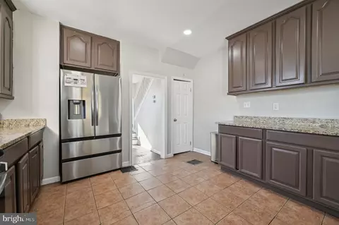 Entry Way - 3410 Hamilton Ave, Baltimore, MD 21214 photo 4 of 7