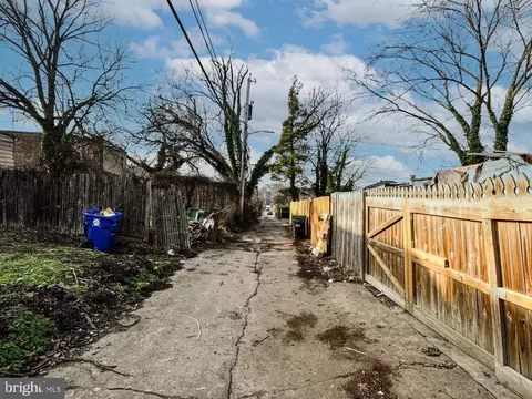 Entry Way - 2508 Huron St, Baltimore, MD 21230 photo 1 of 8