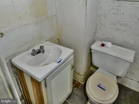 Bath - 2508 Huron St, Baltimore, MD 21230 photo 3 of 3