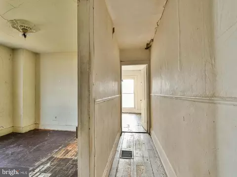 Entry Way - 2508 Huron St, Baltimore, MD 21230 photo 5 of 8