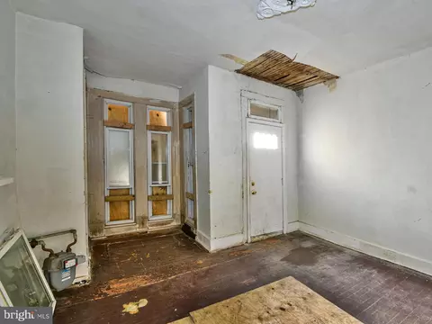 Entry Way - 2508 Huron St, Baltimore, MD 21230 photo 2 of 8