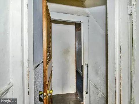 Entry Way - 2508 Huron St, Baltimore, MD 21230 photo 7 of 8