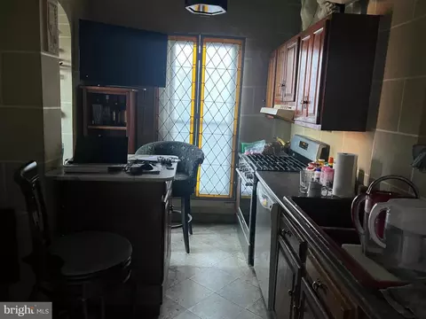 Entry Way - 206 E Biddle St, Baltimore, MD 21202 photo 2 of 13