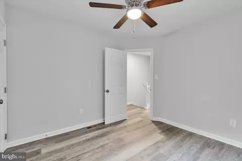 Entry Way - 4 S Monastery Ave, Baltimore, MD 21229 photo 4 of 6