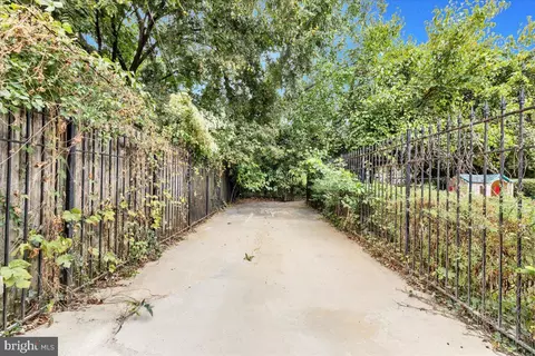 Exterior - 4 S Monastery Ave, Baltimore, MD 21229 photo 2 of 4