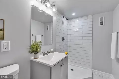 Bath - 4 S Monastery Ave, Baltimore, MD 21229 photo 4 of 4