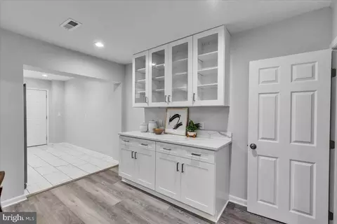 Entry Way - 4 S Monastery Ave, Baltimore, MD 21229 photo 1 of 6