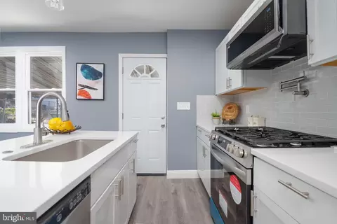 Entry Way - 1406 N Potomac St N, Baltimore, MD 21213 photo 4 of 4