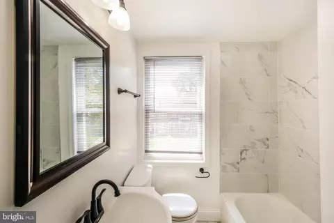 Entry Way - 910 Reverdy Rd, Baltimore, MD 21212 photo 3 of 3