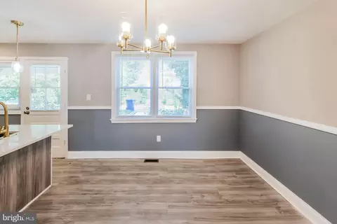 Entry Way - 910 Reverdy Rd, Baltimore, MD 21212 photo 1 of 3