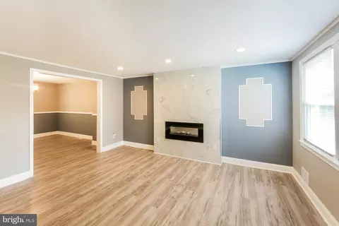 Living - 910 Reverdy Rd, Baltimore, MD 21212 photo 1 of 2