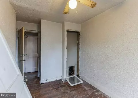Bedroom - 3048 Grantley Ave, Baltimore, MD 21215 photo 4 of 4