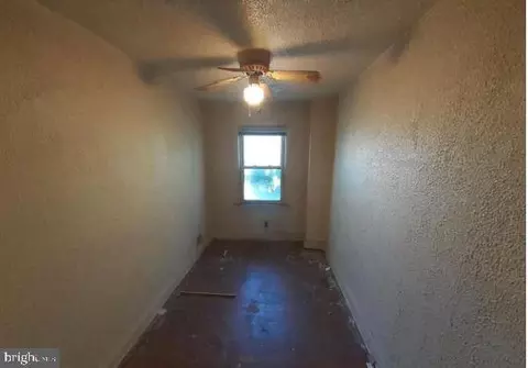 Entry Way - 3048 Grantley Ave, Baltimore, MD 21215 photo 4 of 5