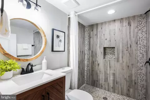 Bath - 1627 E 31st St E, Baltimore, MD 21218 photo 2 of 2