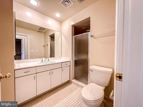 Bath - 10 E Lee St #1409, Baltimore, MD 21202 photo 1 of 4