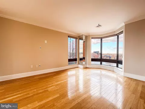 Living - 10 E Lee St #1409, Baltimore, MD 21202 photo 5 of 10