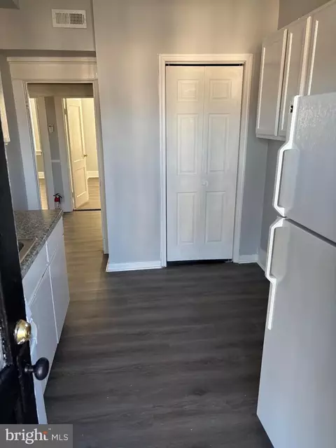 Entry Way - 2456 Keyworth Ave, Baltimore, MD 21215 photo 2 of 5