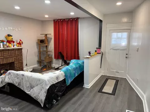 Entry Way - 2456 Keyworth Ave, Baltimore, MD 21215 photo 4 of 5